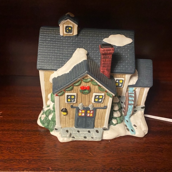 Winter Valley Village Lighted House - Picture 2 of 8